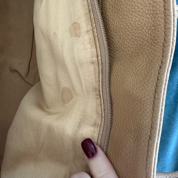 Rehabbed CHANEL Executive Tote - Picture 4 of 14